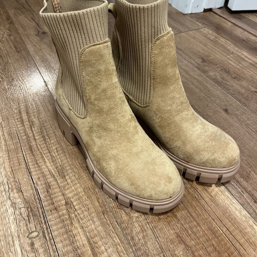 Nature Breeze Tan Ankle Boots with Knit Collar